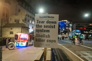 découvrez tout sur le met gala, l'événement incontournable de la mode qui rassemble célébrités, créateurs et passionnés pour célébrer l'art et l'audace vestimentaire. plongez dans les tenues spectaculaires, les thèmes inspirants et les moments mémorables de cette nuit glamour.