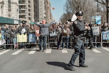 découvrez l'univers des forces de l'ordre avec 'heroic police', un hommage aux héros du quotidien qui protègent et servent. plongez dans des récits captivants et inspirants qui mettent en lumière leur bravoure, leurs défis et leur dévouement.