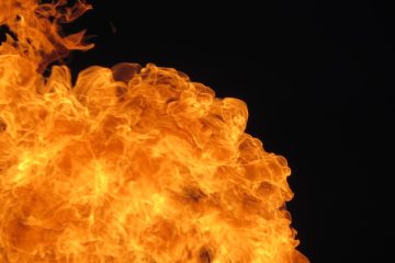 découvrez tout sur le phénomène de l'explosion : définition, causes, types, impacts et prévention. informez-vous sur les risques et les mesures de sécurité associées aux explosions dans divers contextes.