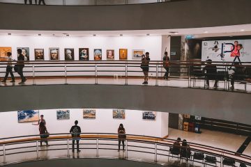 découvrez notre sélection exclusive de ventes d'art contemporain et classique, idéale pour les collectionneurs et amateurs d'art cherchant des pièces uniques.