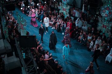 découvrez les tendances incontournables de la fashion week, l'événement phare de la mode où créateurs et célébrités présentent leurs dernières collections.