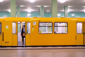 découvrez l'histoire fascinante du chemin de fer clandestin, un réseau secret d'aide aux esclaves en fuite vers la liberté.